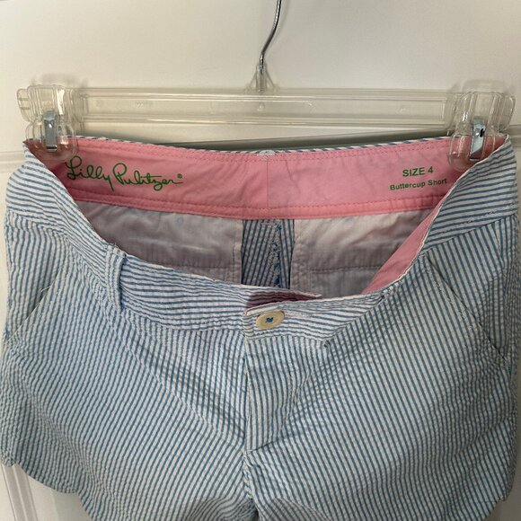 Lilly Pulitzer Buttercup Scalloped Shorts in Blue Seersucker, size 4 - Picture 3 of 5